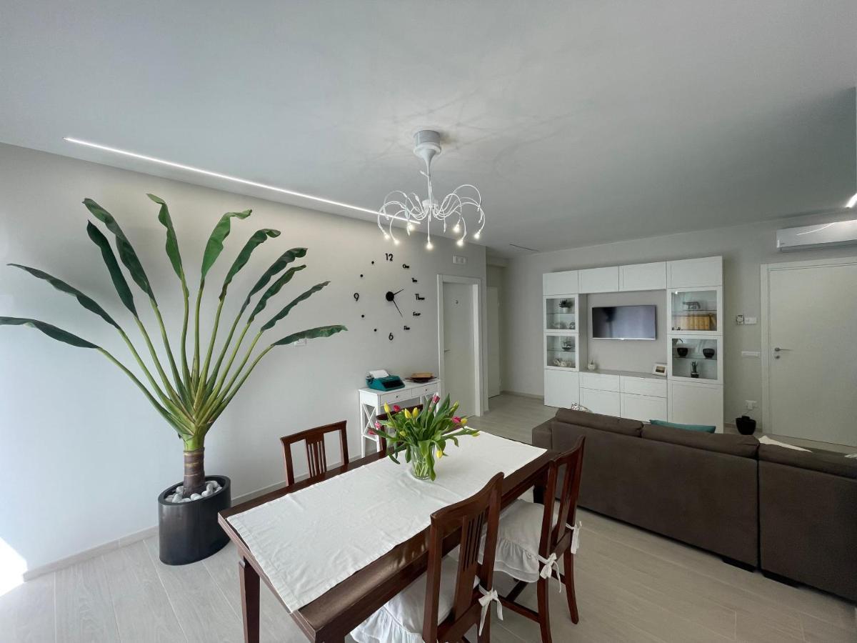 Otium Rooms / Camere E Appartamenti Morrovalle Buitenkant foto