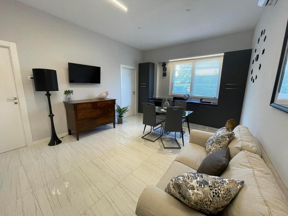 Otium Rooms / Camere E Appartamenti Morrovalle Buitenkant foto